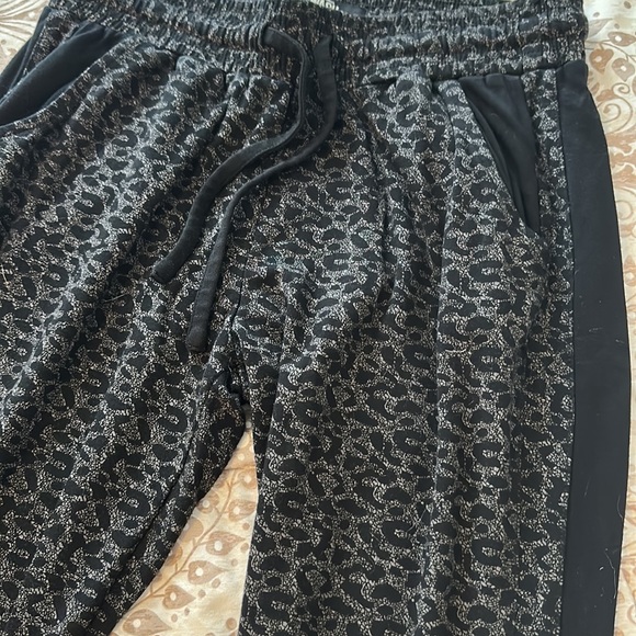 Rewash - Leopard Sweatpants - Picture 2 of 4